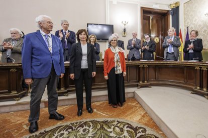 Miguel Moreno Gallo y Ana Isabel Ortega, junto a María José Castaño.