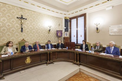 René Jesús Payo, recién reelegido director de la Real Academia Burgense, cerró la sesión. 