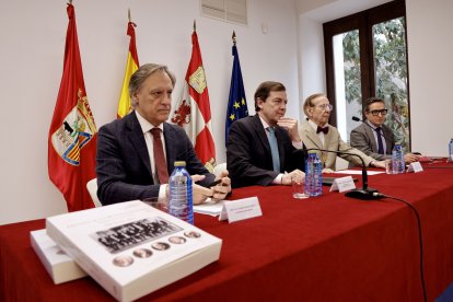 El presidente de la Junta de Castilla y León, Alfonso Fernández Mañueco, asiste al acto de presentación de la obra ''Historia de los Rotarios en España.1920-1936'' y entrega de distinciones de honor de la Academia Española de Estudios Históricos de Odontología y Estomatología.