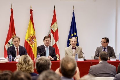 El presidente de la Junta de Castilla y León, Alfonso Fernández Mañueco, asiste al acto de presentación de la obra ''Historia de los Rotarios en España.1920-1936'' y entrega de distinciones de honor de la Academia Española de Estudios Históricos de Odontología y Estomatología.