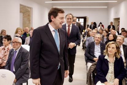 El presidente de la Junta de Castilla y León, Alfonso Fernández Mañueco, asiste al acto de presentación de la obra ''Historia de los Rotarios en España.1920-1936'' y entrega de distinciones de honor de la Academia Española de Estudios Históricos de Odontología y Estomatología.