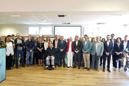 El presidente de la Diputación de Valladolid, Conrado Íscar, presenta el Centro Demostrador de Hogar Digital, un espacio pionero en domótica, teleasistencia y eficiencia energética.