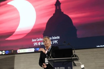La Diputación de Palencia presenta el SimposiLa Diputación de Palencia presenta el Simposio Internacional del Sol y los Eclipses (SOLPÉ), en la imagen , la conferencia ‘Los eclipses y su impacto en la ciencia y el conocimiento, con José Carlos del Toro