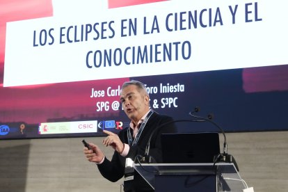 La Diputación de Palencia presenta el SimposiLa Diputación de Palencia presenta el Simposio Internacional del Sol y los Eclipses (SOLPÉ), en la imagen, la conferencia ‘Los eclipses y su impacto en la ciencia y el conocimiento, con José Carlos del Toro