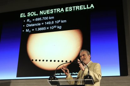 La Diputación de Palencia presenta el Simposio Internacional del Sol y los Eclipses (SOLPÉ) , en la imagen , la conferencia ' El Sol: del núcleo a la fotosfera ' de Javier Rodríguez-Pacheco