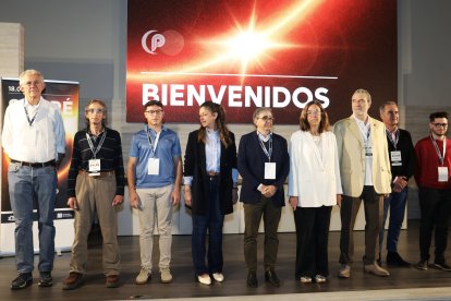 La Diputación de Palencia presenta el Simposio Internacional del Sol y los Eclipses (SOLPÉ) , en la imagen todos los ponentes junto a la presidenta de la Diputación, Ángeles Armisén