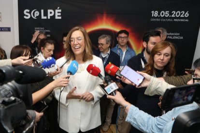 La Diputación de Palencia presenta el Simposio Internacional del Sol y los Eclipses (SOLPÉ), en la imagen la presidenta de la Diputación, Ángeles Armisén de dirige a la prensa