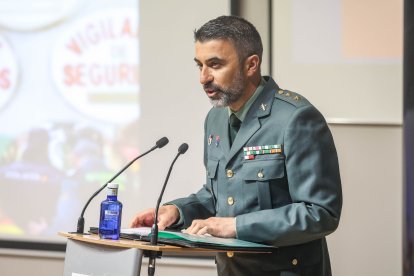 El teniente coronel Jefe de la Comandancia de la Guardia Civil de Burgos, José Javier González, durante su discurso en el Día de la Seguridad Privada.