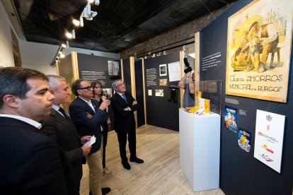 Inauguración de la exposición 'Presente continuo. Cien años de Caja de Burgos'.