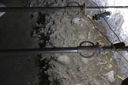En la imagen el osario localizado en la Capilla de San Isidro de la Catedral de Palencia, parcialmente excavado