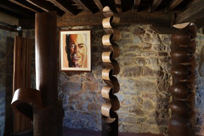 El Museo Ursi de Aguilar de Campoo (Palencia) custodia 160 piezas del escultor palentino Ursicino Martínez, un minero autodidacta que convirtió la madera de desecho en arte