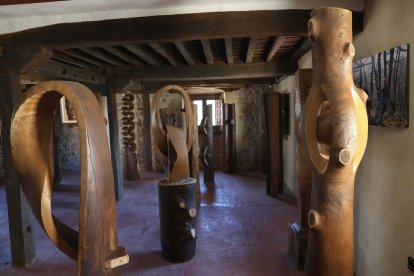 El Museo Ursi de Aguilar de Campoo (Palencia) custodia 160 piezas del escultor palentino Ursicino Martínez, un minero autodidacta que convirtió la madera de desecho en arte