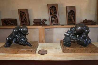 El Museo Ursi de Aguilar de Campoo (Palencia) custodia 160 piezas del escultor palentino Ursicino Martínez, un minero autodidacta que convirtió la madera de desecho en arte
