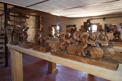 El Museo Ursi de Aguilar de Campoo (Palencia) custodia 160 piezas del escultor palentino Ursicino Martínez, un minero autodidacta que convirtió la madera de desecho en arte