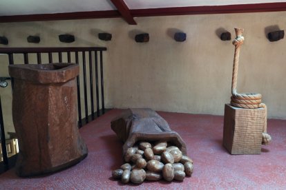 El Museo Ursi de Aguilar de Campoo (Palencia) custodia 160 piezas del escultor palentino Ursicino Martínez, un minero autodidacta que convirtió la madera de desecho en arte