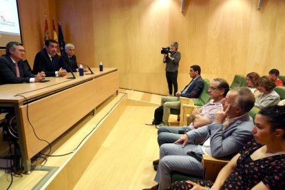 El consejero de Medio Ambiente, Vivienda y Ordenación del Territorio, Juan Carlos Suárez-Quiñones, inaugura una jornada formativa para medios de comunicación en materia de incendios forestales