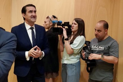 El consejero de Medio Ambiente, Vivienda y Ordenación del Territorio, Juan Carlos Suárez-Quiñones, inaugura una jornada formativa para medios de comunicación en materia de incendios forestales