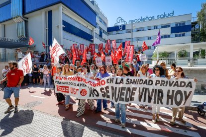 Manifestación de CCOO y UGT frente a Recoletas.