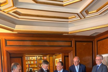 El Consejo de Cuentas entrega su Memoria 2025 al presidente de las Cortes