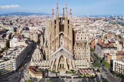 La entrada turística más cara en un templo religioso es la Sagrada Familia de Barcelona con 26 euros.