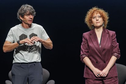El presidente de los libreros, Álvaro Manso, y la periodista Rosalía Santaolalla abrieron el acto.