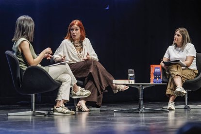Elísabet Benavent también contó algunos secretos y anécdotas de su carrera literaria.