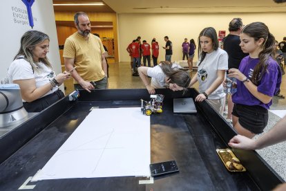 Instante dela final del X ASTI Robotic Challenge celebrada en Burgos.
