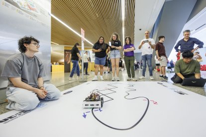 Instante dela final del X ASTI Robotic Challenge celebrada en Burgos.