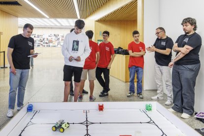 Instante dela final del X ASTI Robotic Challenge celebrada en Burgos.