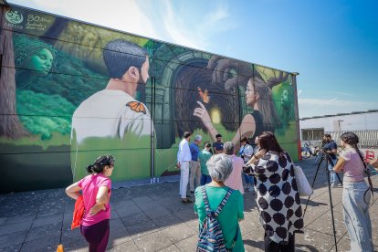 Instante de la inauguración del mural.