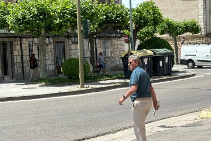 El alcalde de La Cueva de Roa a la salida del juzgado arandino