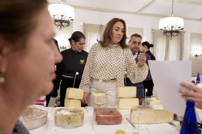 La consejera en funciones de Agricultura, Ganadería y Desarrollo Rural, María González Corral, asiste a la sesión de cata de los Cincho International ‘Cheese Awards 2026’