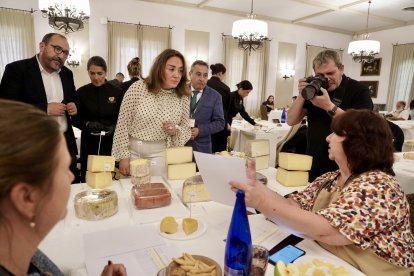 La consejera en funciones de Agricultura, Ganadería y Desarrollo Rural, María González Corral, asiste a la sesión de cata de los Cincho International ‘Cheese Awards 2026’