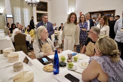 La consejera en funciones de Agricultura, Ganadería y Desarrollo Rural, María González Corral, asiste a la sesión de cata de los Cincho International ‘Cheese Awards 2026’