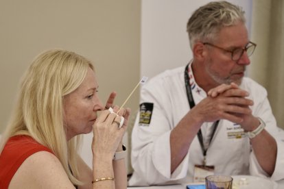La consejera en funciones de Agricultura, Ganadería y Desarrollo Rural, María González Corral, asiste a la sesión de cata de los Cincho International ‘Cheese Awards 2026’