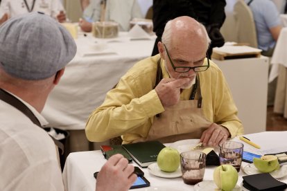 La consejera en funciones de Agricultura, Ganadería y Desarrollo Rural, María González Corral, asiste a la sesión de cata de los Cincho International ‘Cheese Awards 2026’