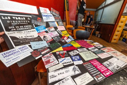 Carteles y entradas de conciertos en Burgos en la década de los 90.