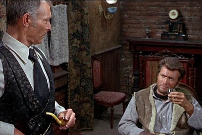 Lee Van Cleef y Clint Eastwood, en 'La muerte tenía un precio'.