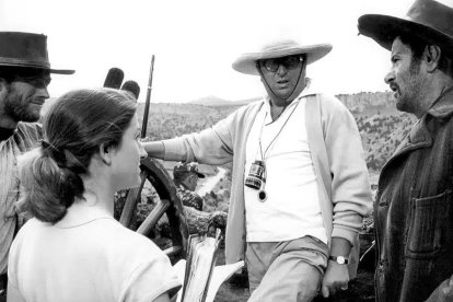 Sergio Leone, dirigiendo 'El bueno, el feo y el malo'.