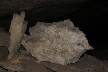 Estructura de lascas de origen paleolítico pero retocada en épocas posteriores.