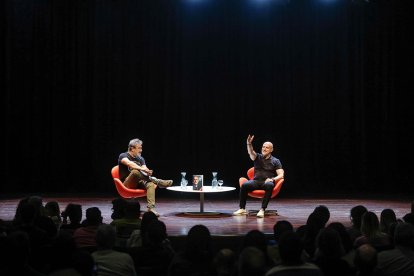 Julián Calero no dejó de apelar a amigos y cómplices durante el acto.
