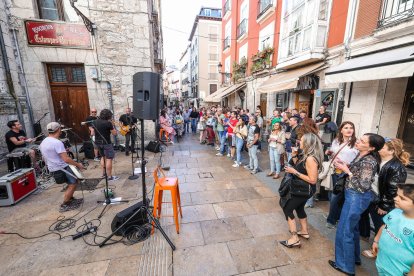 Instante de la fiesta preParral organizada por El Pez y Encarna's.