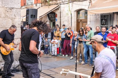 Instante de la fiesta preParral organizada por El Pez y Encarna's.