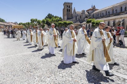 Sacerdotes burgaleses durante la procesión.