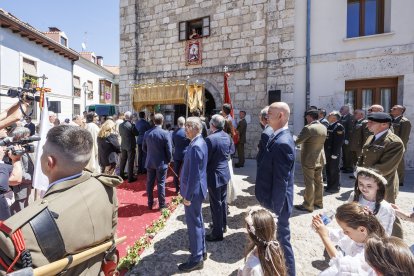 La procesión, a su llegada a la parroquia de San Antonio Abad.