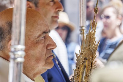 Detalle de Herráez con el Santísimo.