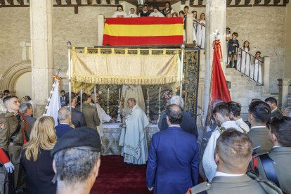 Parada de la procesión ante las religiosas de las Huelgas.