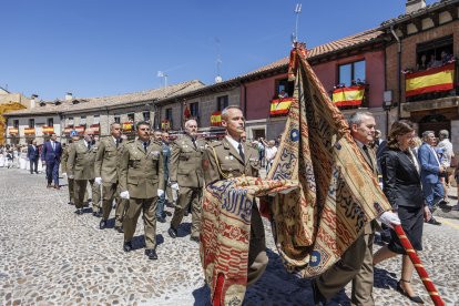 Un momento de la procesión del Curpillos por el barrio de Huelgas.