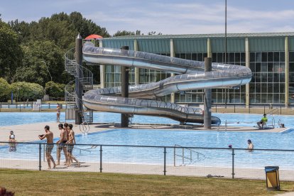 Primer día de apertura de las piscinas de verano de El Plantío.