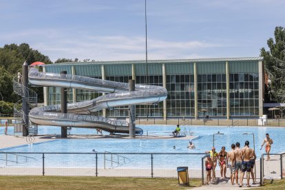Primer día de apertura de las piscinas de verano de El Plantío.